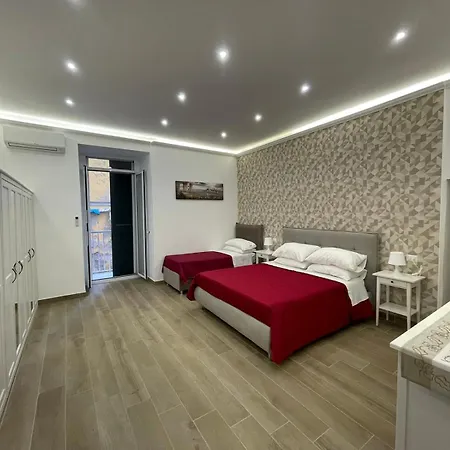 Daire Spaccanapoli 41 *
