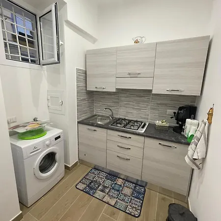 Daire Spaccanapoli 41 *